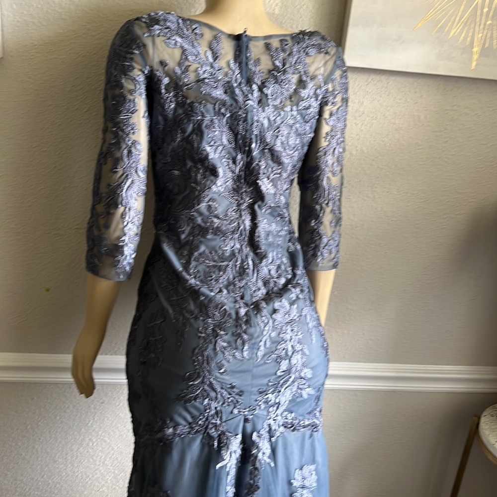 La Femme Lace 3/4-Sleeve Column Gown Size 4 - Picture 6 of 12
